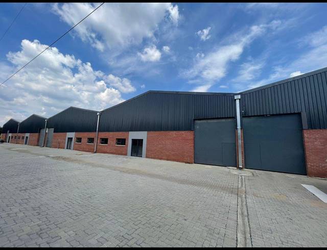 1,094M² WAREHOUSE TO LET IN COSMO BUSINESS PARK